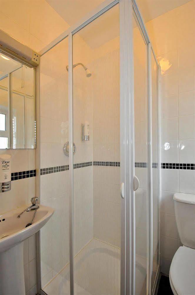 Amber Lodge Budget Accommodation Голуэй Экстерьер фото