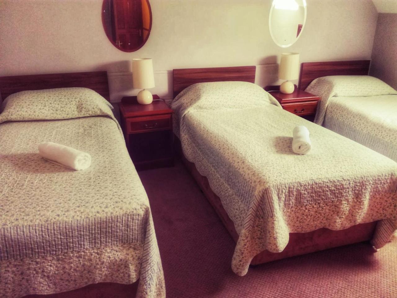 Amber Lodge Budget Accommodation Голуэй Экстерьер фото
