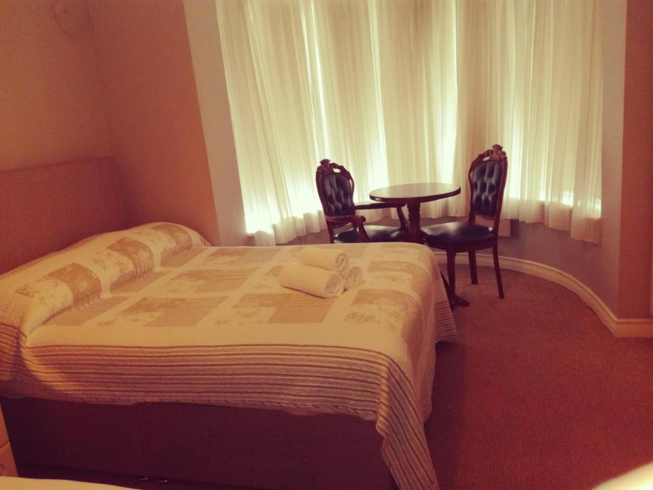 Amber Lodge Budget Accommodation Голуэй Экстерьер фото